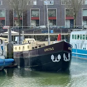  Botel Unitas