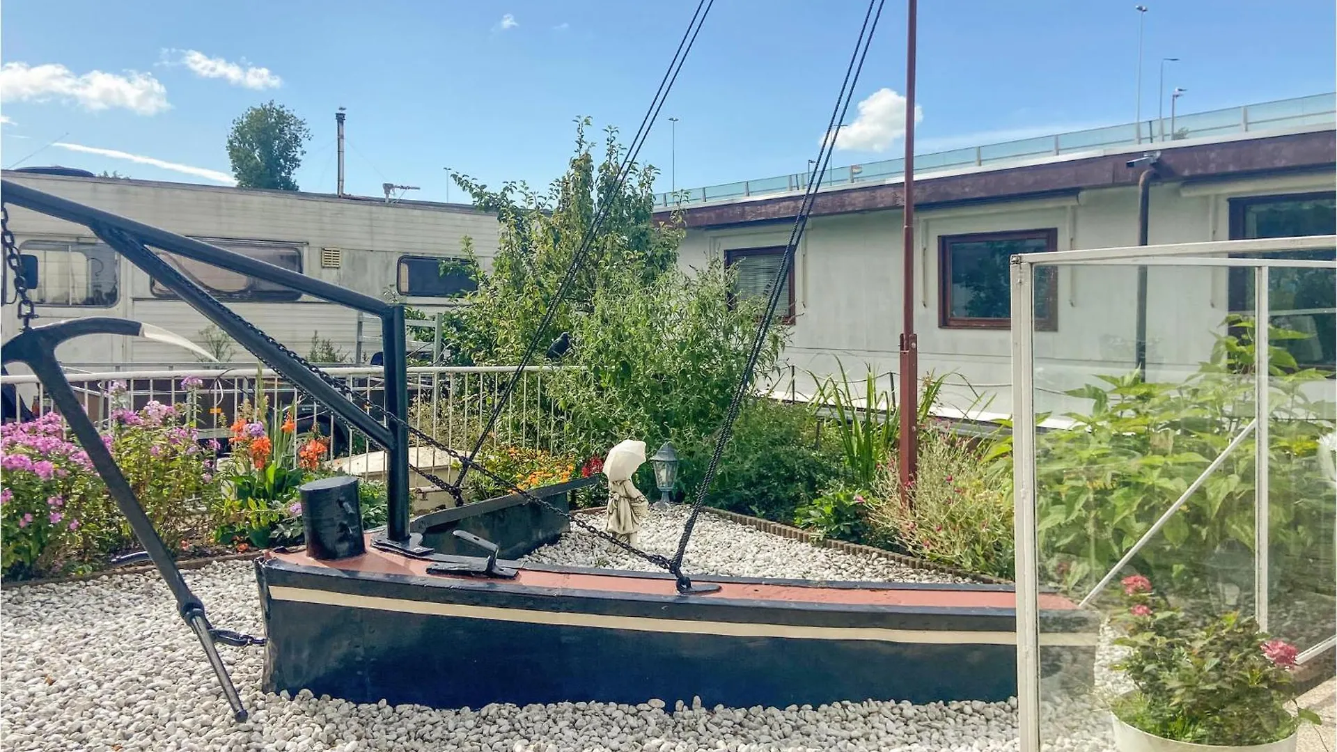 Beautiful Ship-Boat In Rotterdam With Wifi And 2 Bedrooms هولندا